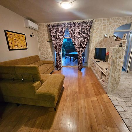 Apartment Jeger Povljana Bagian luar foto